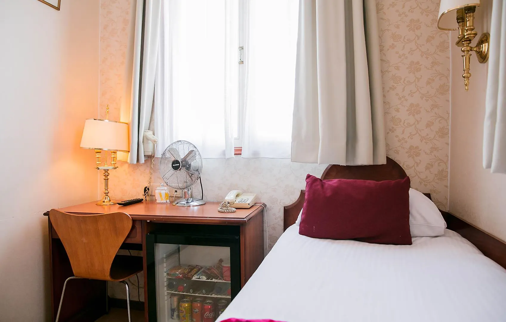 **  אמסטרדם Hotel Atlanta הולנד